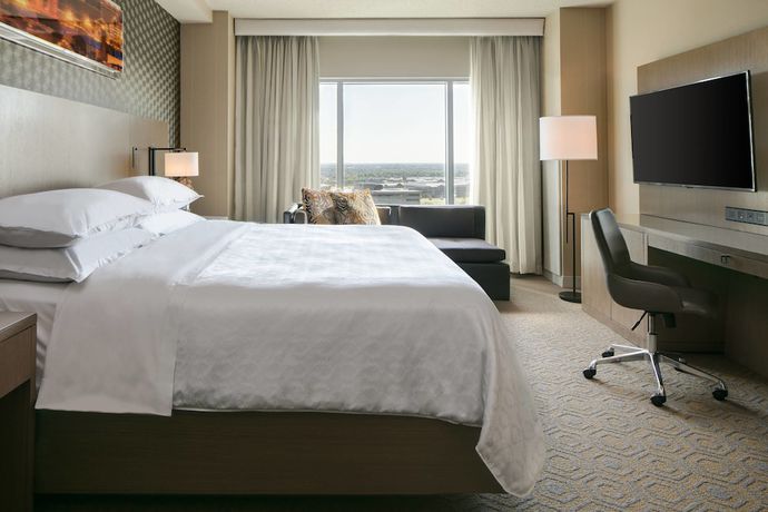 Imagen de la habitación del Hotel Sheraton Overland Park Hotel at the Convention Center. Foto 9