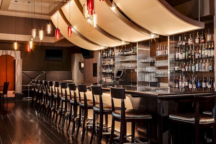 Imagen del bar/restaurante del Hotel Sheraton Overland Park Hotel at the Convention Center. Foto 2