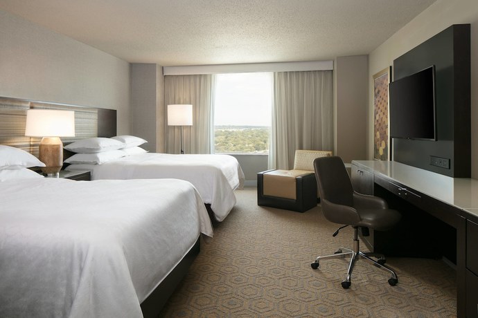 Imagen de la habitación del Hotel Sheraton Overland Park Hotel at the Convention Center. Foto 13