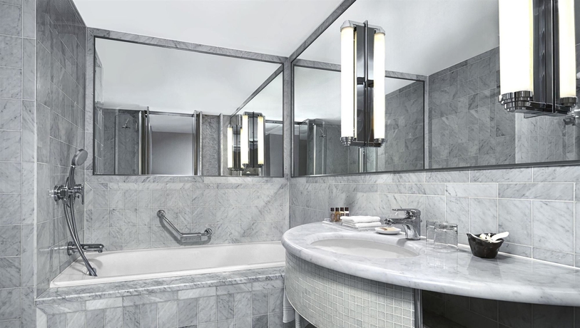 Imagen de la habitación del Hotel Sheraton Paris Airport and Conference Center. Foto 14