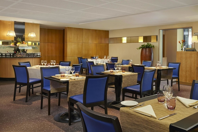 Imagen del bar/restaurante del Hotel Sheraton Paris Airport and Conference Center. Foto 4