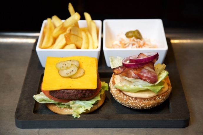 Imagen del bar/restaurante del Hotel Sheraton Paris Charles de Gaulle Airport. Foto 7