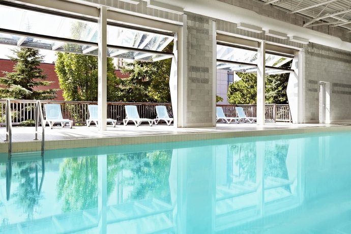 Imagen de la piscina del Hotel Sheraton Parkway Toronto North and Suites. Foto 15