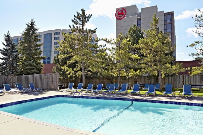 Imagen de la piscina del Hotel Sheraton Parkway Toronto North and Suites. Foto 16