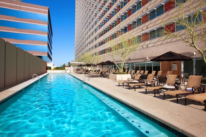 Imagen de la piscina del Hotel Sheraton Phoenix Downtown. Foto 19