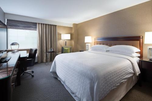 Imagen de la habitación del Hotel Sheraton Pittsburgh Airport. Foto 15