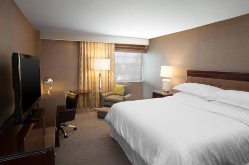 Imagen de la habitación del Hotel Sheraton Pittsburgh Airport. Foto 17