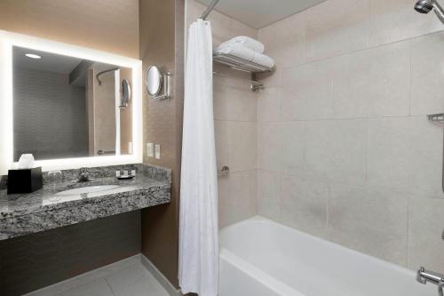 Imagen de la habitación del Hotel Sheraton Pittsburgh Airport. Foto 20