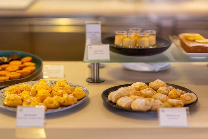 Imagen del bar/restaurante del Hotel Sheraton Porto and Spa. Foto 2