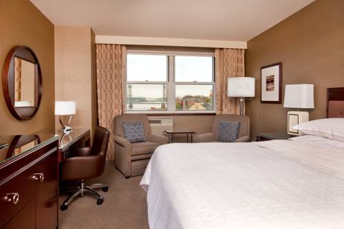 Imagen de la habitación del Hotel Sheraton Portsmouth Harborside. Foto 8