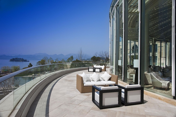 Imagen del bar/restaurante del Hotel Sheraton Qiandao Lake Resort. Foto 3