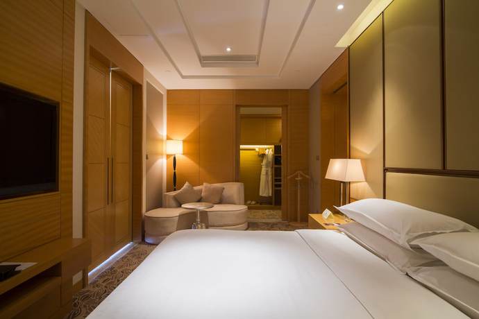 Imagen de la habitación del Hotel Sheraton Qingdao Jiaozhou. Foto 6
