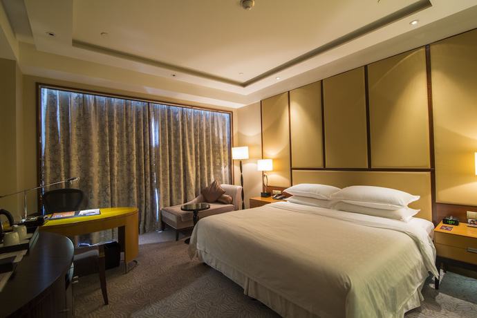 Imagen de la habitación del Hotel Sheraton Qingdao Jiaozhou. Foto 10