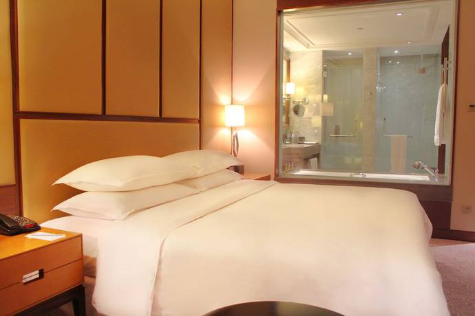 Imagen de la habitación del Hotel Sheraton Qingdao Jiaozhou. Foto 12