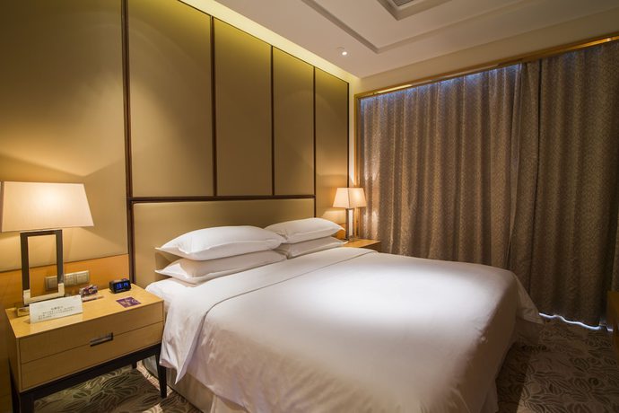 Imagen de la habitación del Hotel Sheraton Qingdao Jiaozhou. Foto 14