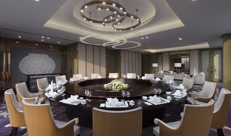 Imagen del bar/restaurante del Hotel Sheraton Qingdao Licang. Foto 2