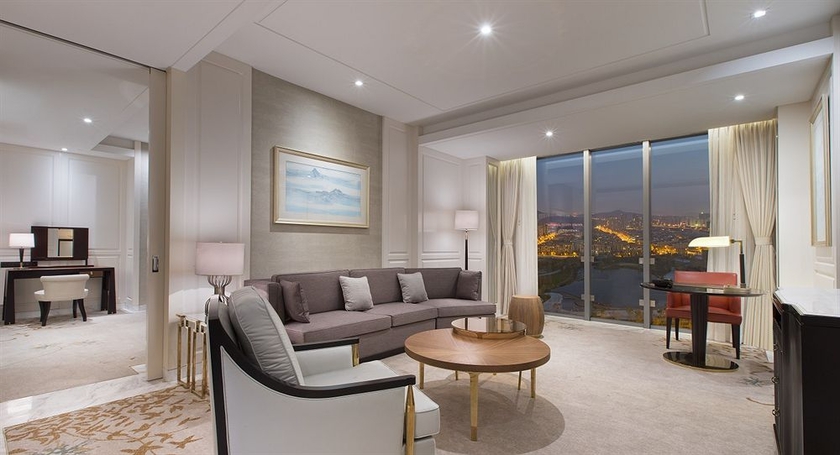 Imagen de la habitación del Hotel Sheraton Qingdao Licang. Foto 8