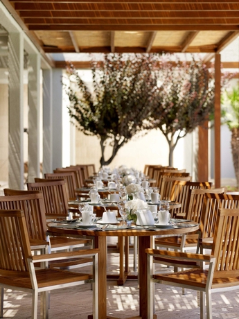 Imagen del bar/restaurante del Hotel Sheraton Rhodes Resort. Foto 2