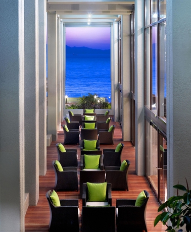 Imagen del bar/restaurante del Hotel Sheraton Rhodes Resort. Foto 3