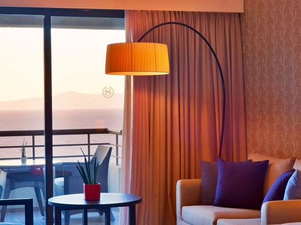 Imagen de los interiores del Hotel Sheraton Rhodes Resort. Foto 15