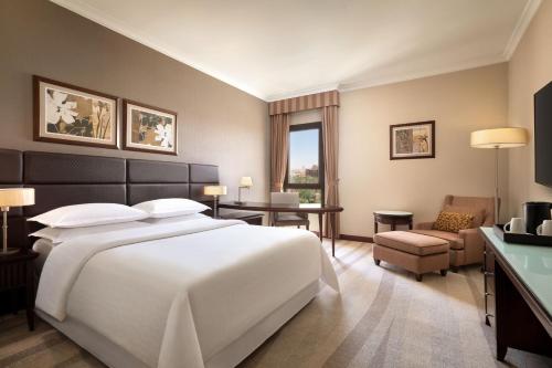 Imagen de la habitación del Hotel Sheraton Riyadh and Towers. Foto 9