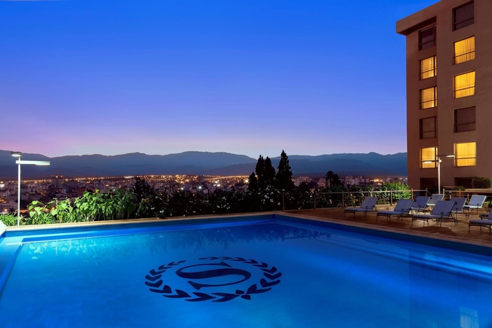 Imagen de la piscina del Hotel Sheraton Salta. Foto 15