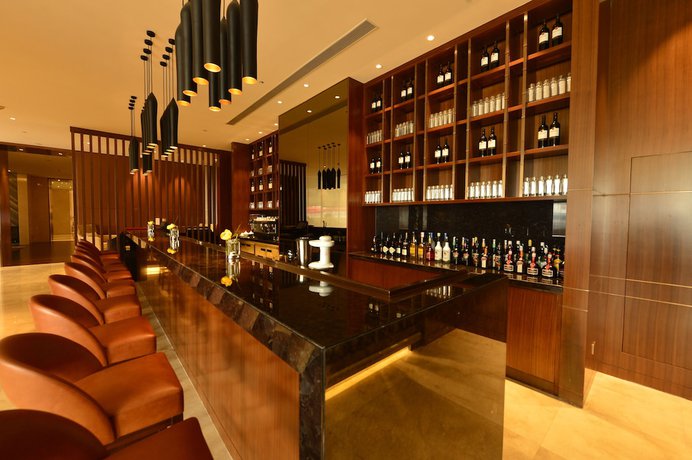 Imagen del bar/restaurante del Hotel Sheraton Shanghai Jiading. Foto 4