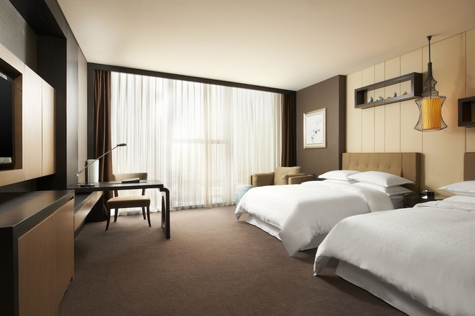 Imagen de la habitación del Hotel Sheraton Shanghai Waigaoqiao. Foto 7