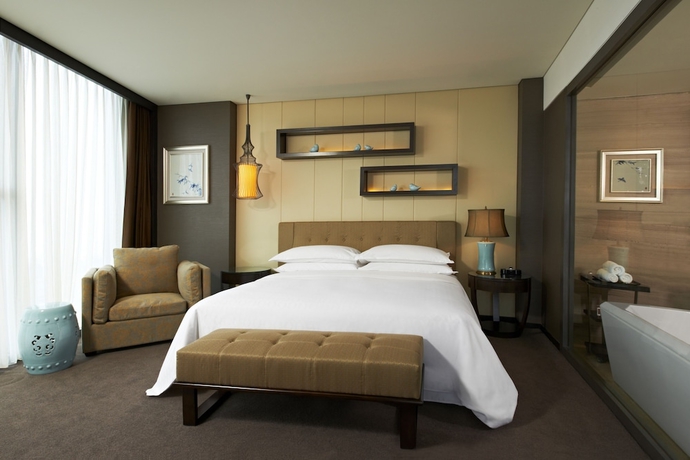 Imagen de la habitación del Hotel Sheraton Shanghai Waigaoqiao. Foto 11