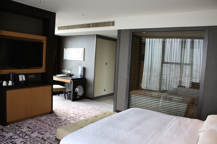 Imagen de la habitación del Hotel Sheraton Shanghai Waigaoqiao. Foto 14