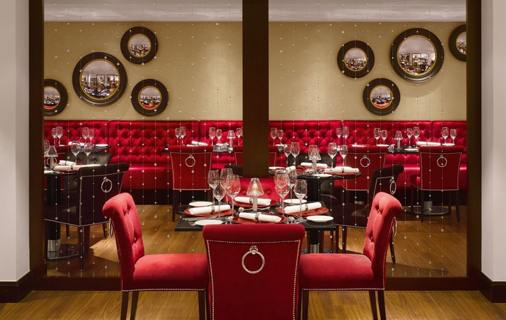 Imagen del bar/restaurante del Hotel Sheraton Skyline Hotel London Heathrow. Foto 2