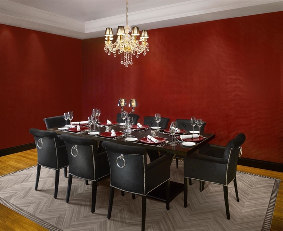 Imagen del bar/restaurante del Hotel Sheraton Skyline Hotel London Heathrow. Foto 3