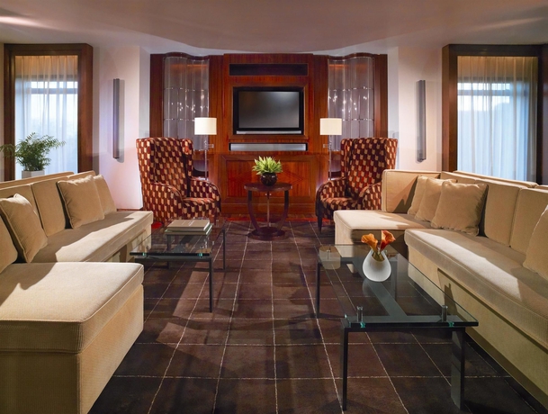 Imagen del bar/restaurante del Hotel Sheraton Skyline Hotel London Heathrow. Foto 4