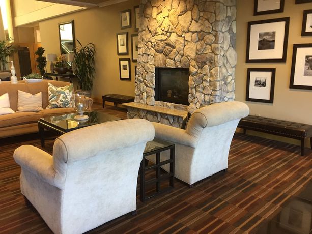 Imagen de los interiores del Hotel Sheraton Sonoma County Petaluma. Foto 8