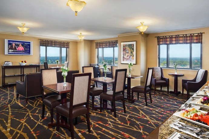 Imagen del bar/restaurante del Hotel Sheraton Springfield Monarch Place. Foto 4