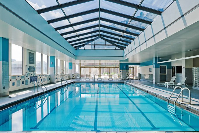 Imagen de la piscina del Hotel Sheraton Springfield Monarch Place. Foto 19