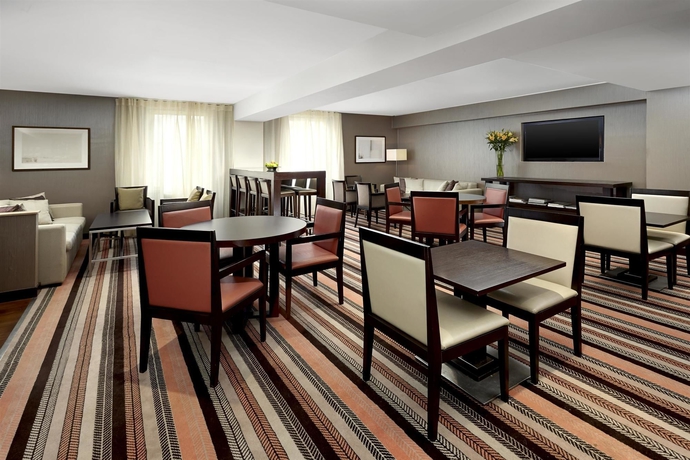 Imagen del bar/restaurante del Hotel Sheraton Stockholm. Foto 3