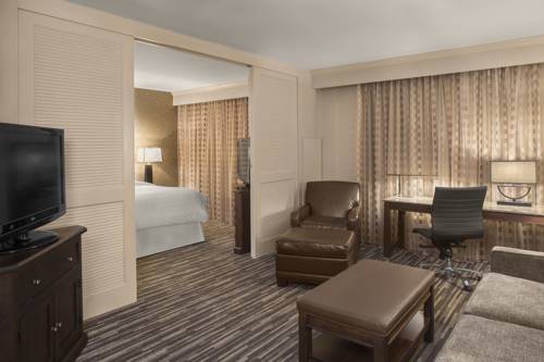 Imagen de la habitación del Hotel Sheraton Suites Akron Cuyahoga Falls. Foto 3