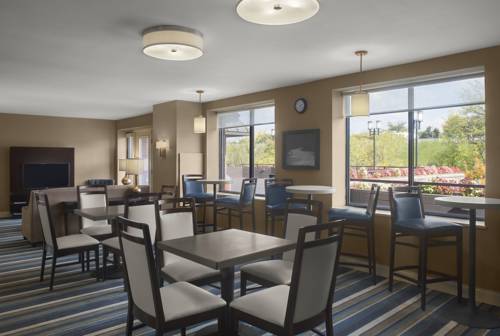 Imagen de los interiores del Hotel Sheraton Suites Akron Cuyahoga Falls. Foto 9