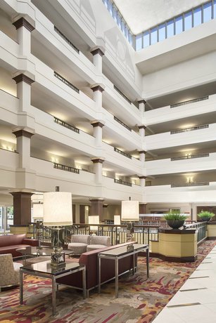 Imagen de los interiores del Hotel Sheraton Suites Akron Cuyahoga Falls. Foto 10