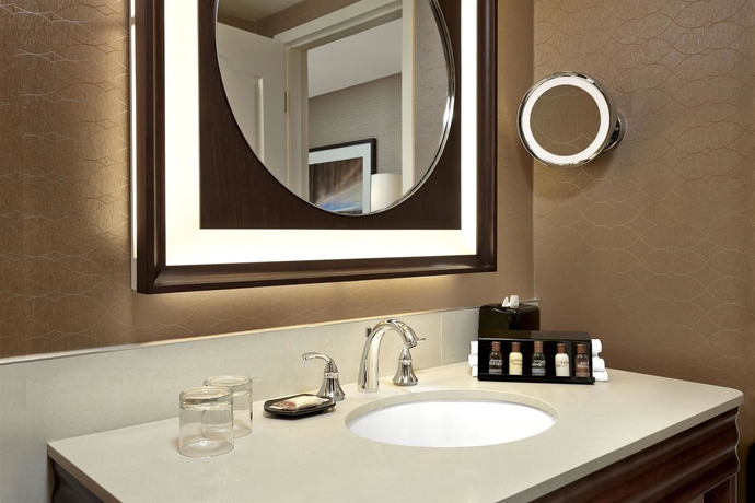 Imagen de la habitación del Hotel Sheraton Suites Calgary Eau Claire. Foto 12