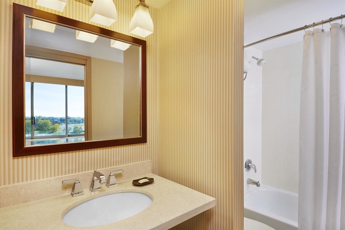 Imagen de la habitación del Hotel Sheraton Suites Chicago Elk Grove. Foto 8