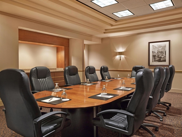 Imagen de los interiores del Hotel Sheraton Suites Chicago Elk Grove. Foto 13