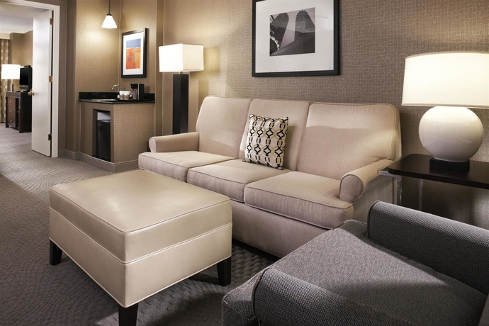Imagen de la habitación del Hotel Sheraton Suites Chicago O'hare. Foto 9