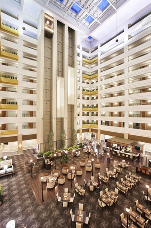 Imagen del bar/restaurante del Hotel Sheraton Suites Chicago O'hare. Foto 3