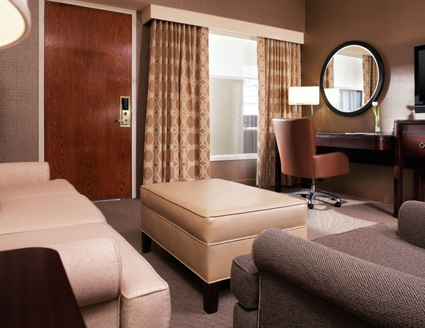 Imagen de los interiores del Hotel Sheraton Suites Chicago O'hare. Foto 15