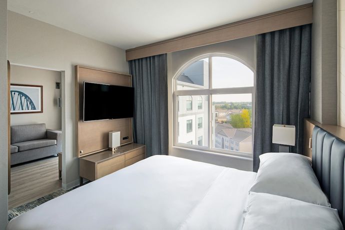 Imagen de la habitación del Hotel Sheraton Suites Columbus Worthington. Foto 4
