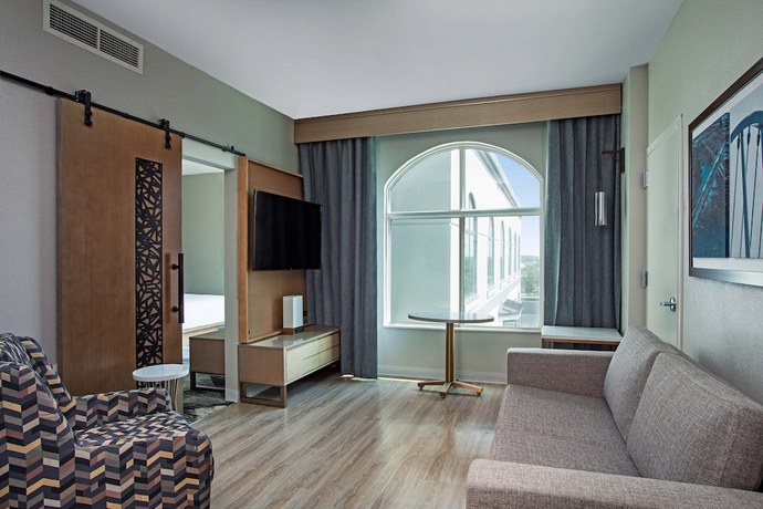 Imagen de la habitación del Hotel Sheraton Suites Columbus Worthington. Foto 7