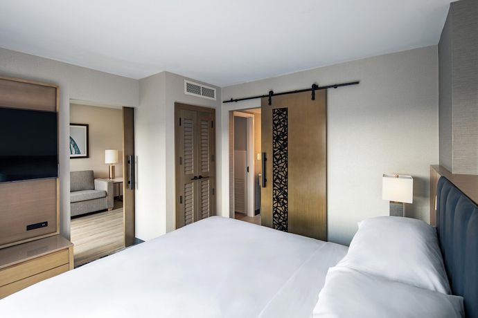 Imagen de la habitación del Hotel Sheraton Suites Columbus Worthington. Foto 8