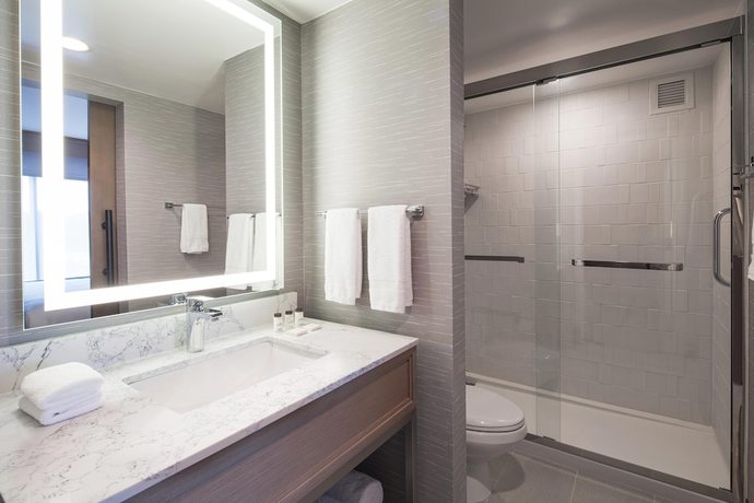 Imagen de la habitación del Hotel Sheraton Suites Columbus Worthington. Foto 10